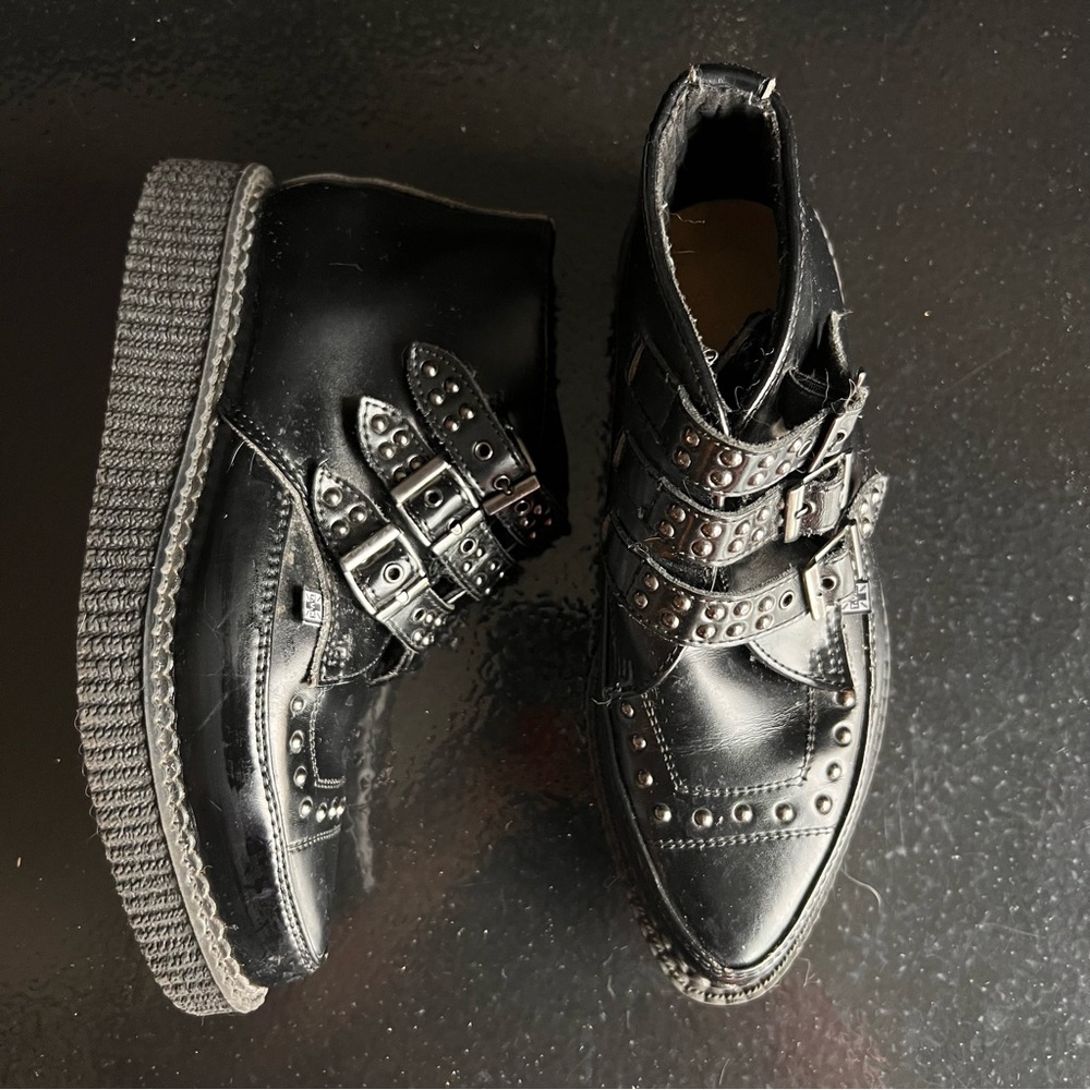 ❌ SOLD T.U.K Black Leather Studded Pointed 3 Buckle Creeper Mens 6 Women’s 8